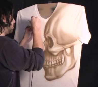 T-Shirt mit Airbrush Totenkopf